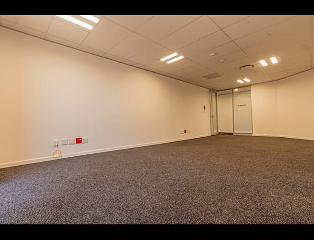 28M² SERVICED OFFICE TO LET IN VORNA VALLEY